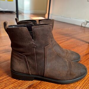 ECCO Touch 15 Women's Bootie in brown / Size 8 or 39